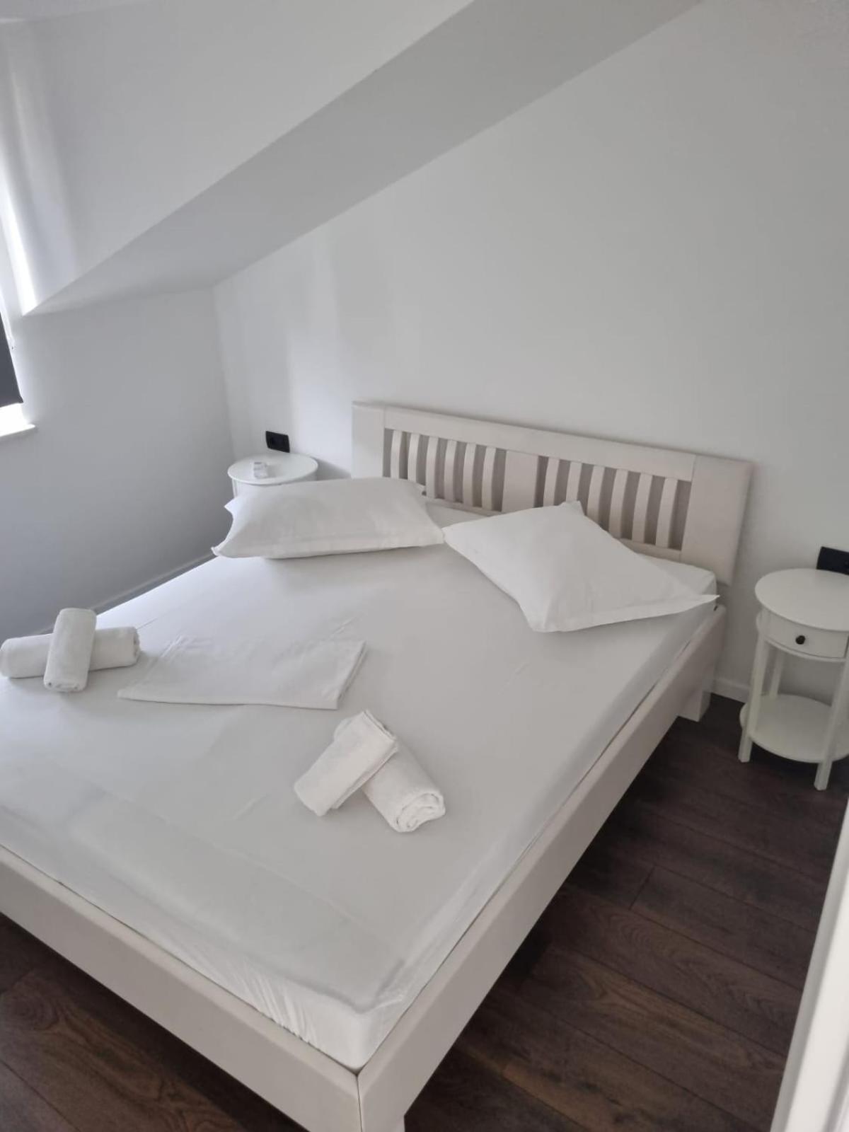 בול Superior Apartments Luka מראה חיצוני תמונה