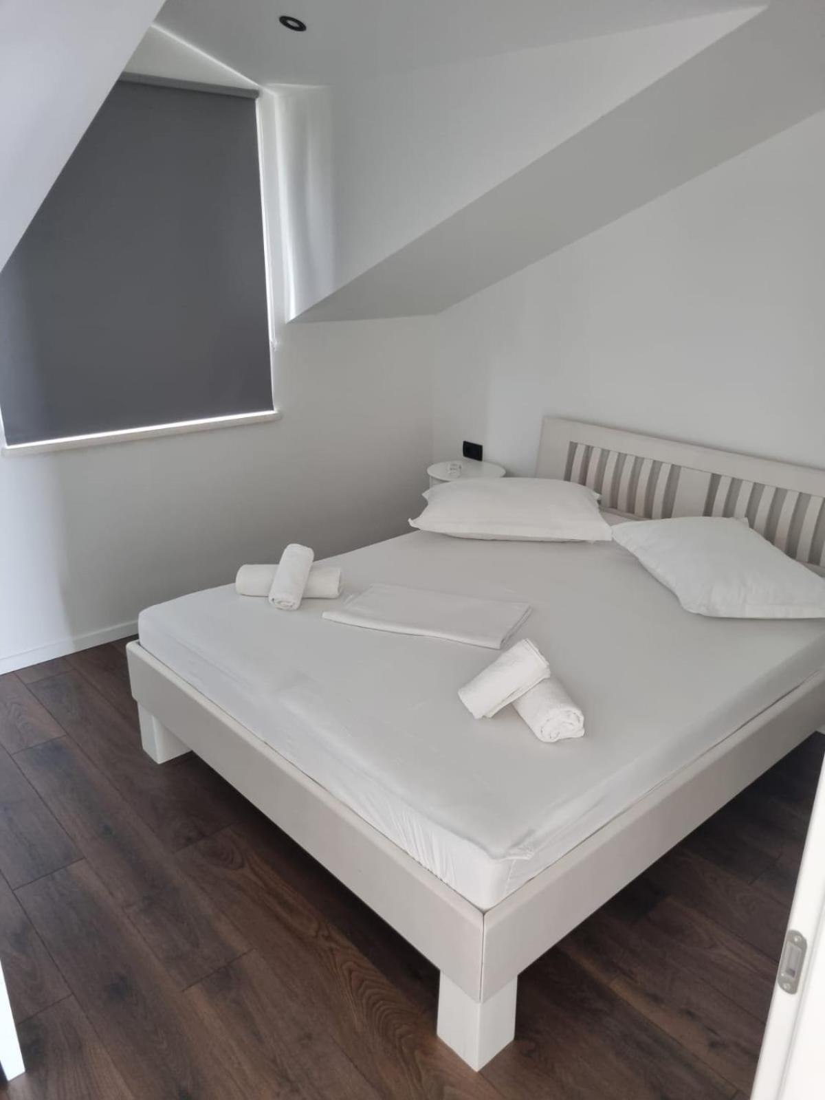 בול Superior Apartments Luka מראה חיצוני תמונה