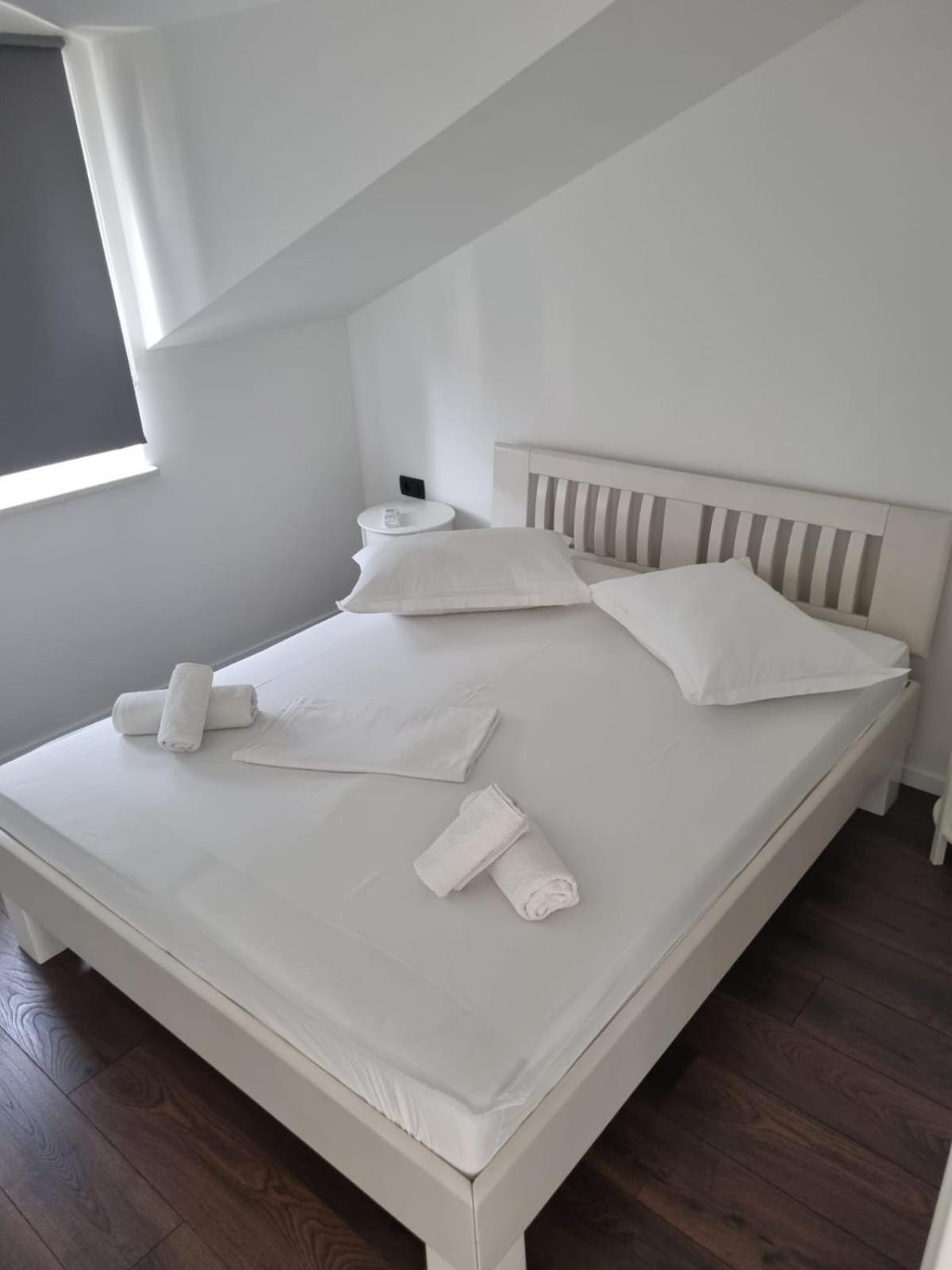 בול Superior Apartments Luka מראה חיצוני תמונה