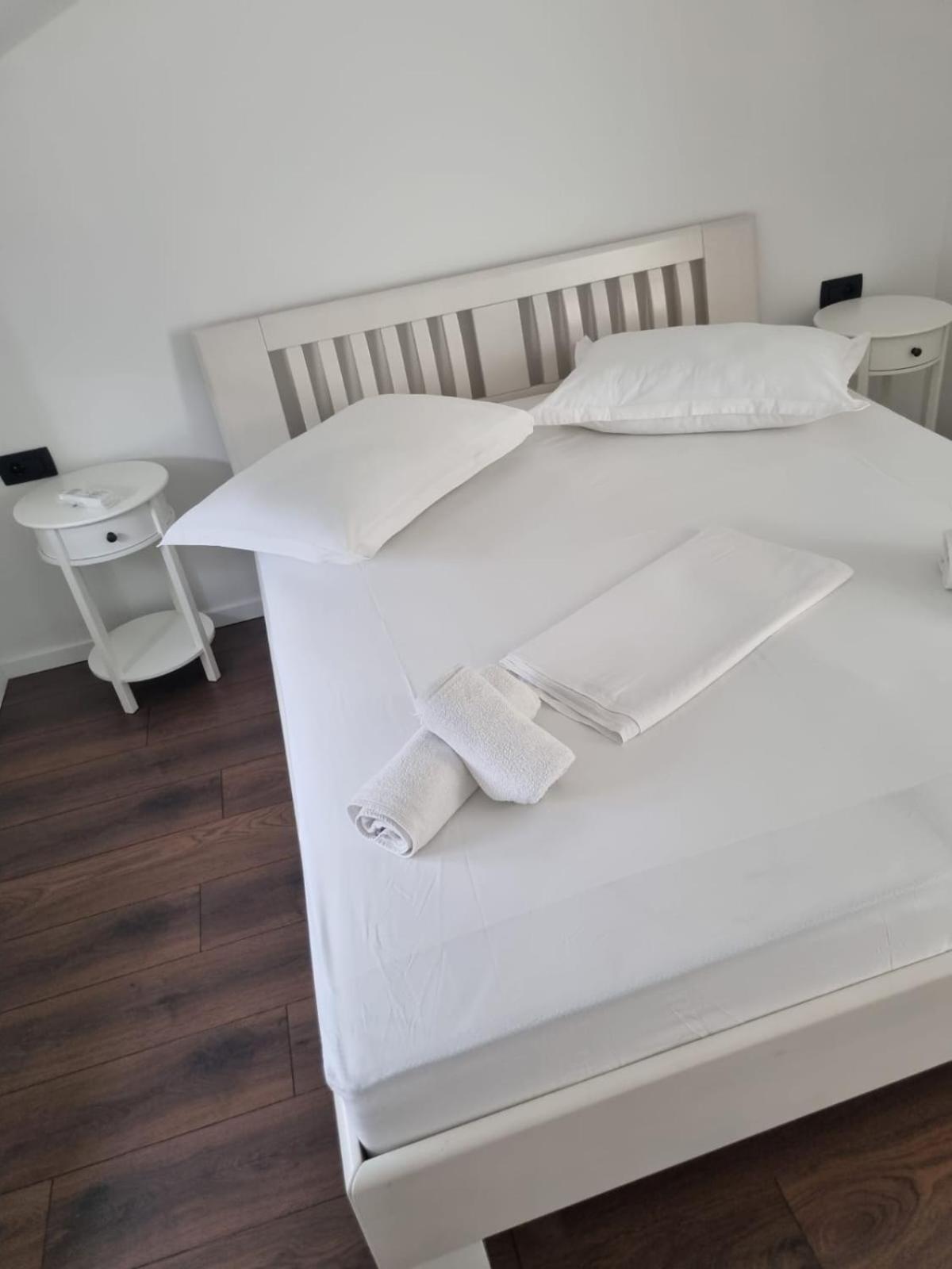 בול Superior Apartments Luka מראה חיצוני תמונה