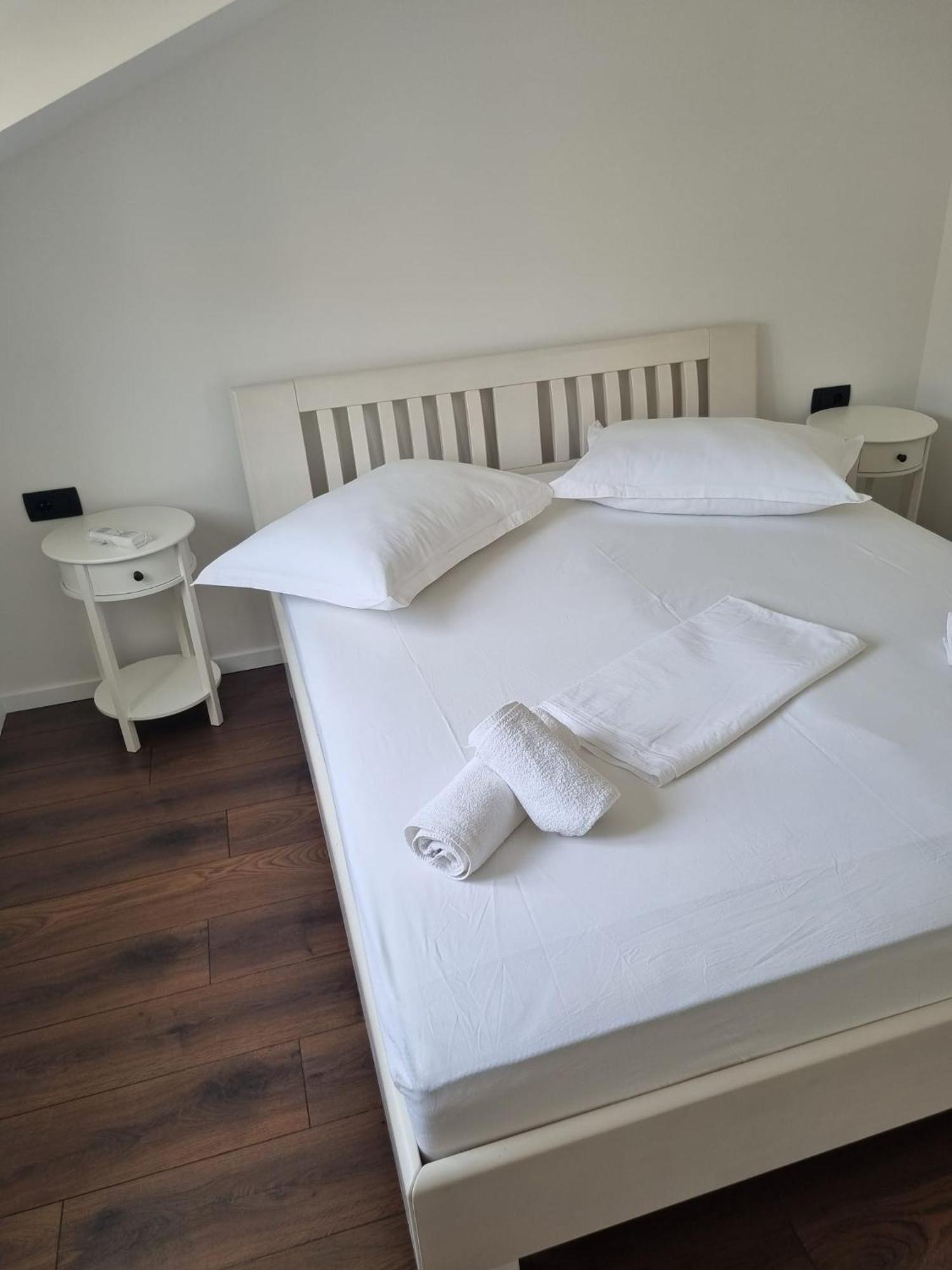 בול Superior Apartments Luka מראה חיצוני תמונה